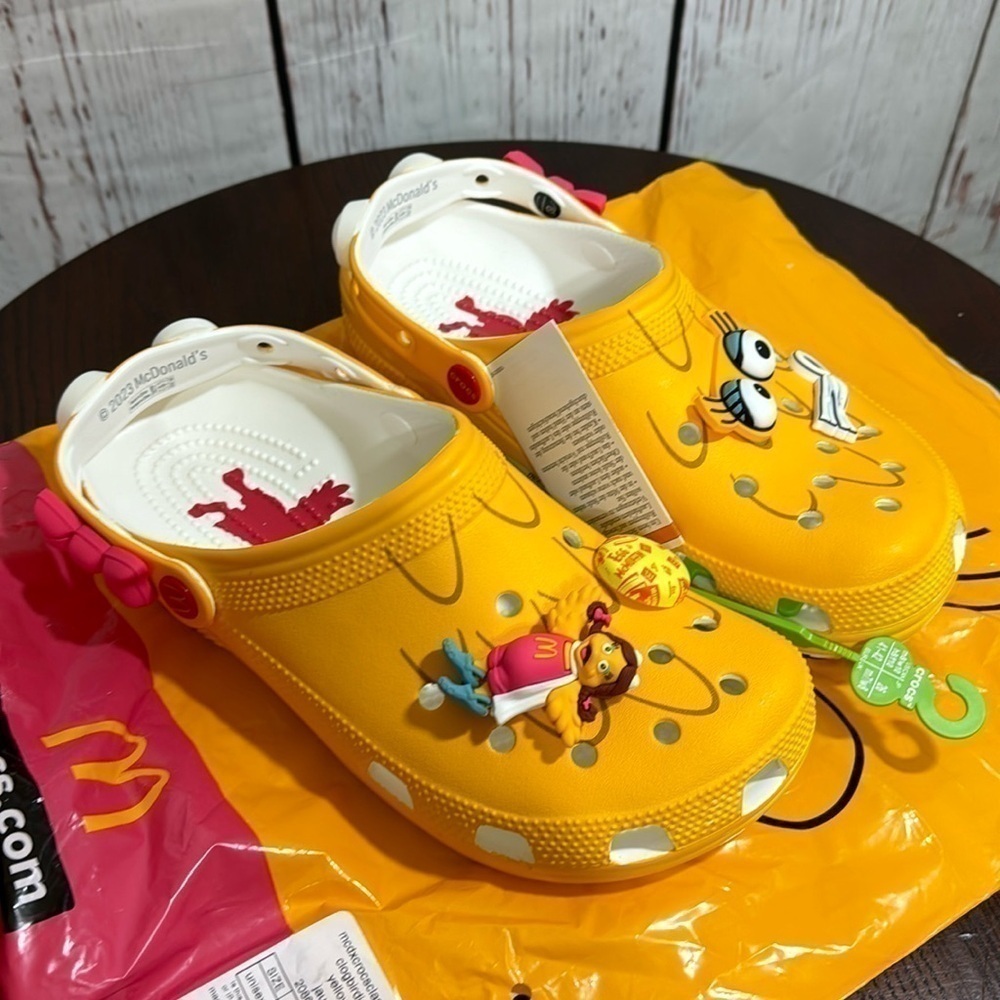 CROCS X MCDONALD’S limited edition classic Clog sold out! Size 5 Men’s 7 Women’s - Picture 7 of 10